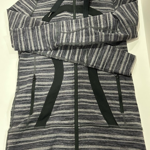 Lululemon striped jacket women’s size 5 - Picture 9 of 9